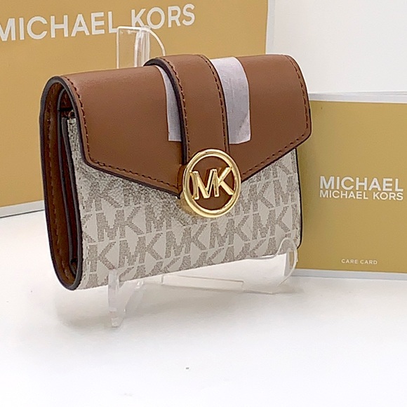 NWT MICHAEL KORS CARMEN MEDIUM FLAP BIFOLD WALLET VANILLA SIGNATURE COLOR - Picture 2 of 13